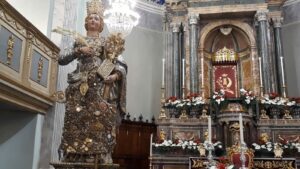 Paternò, la festa ‘light' per Santa Barbara non ferma i devoti: ingresso in chiesa contingentato