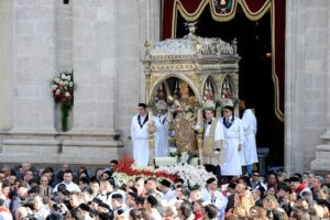 Lo stupido (e bocciato) galateo linguistico dell’Unione Europea: viva il Natale, viva Maria e la nostra storia
