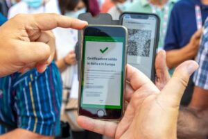 Covid, entra in vigore il Super Green Pass: tutte le novità da sapere