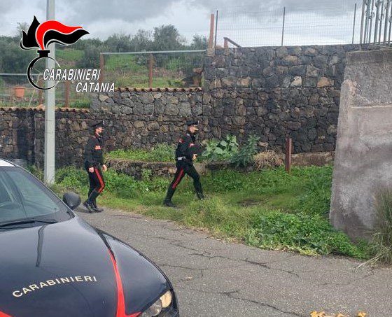 Paternò, aggressioni fisiche e minacce alla moglie: 65enne finisce ai domiciliari per maltrattamenti