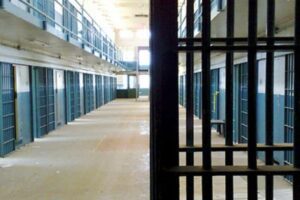 Caltagirone, detenuto 60enne strangola il compagno di cella: l’uomo ha confessato