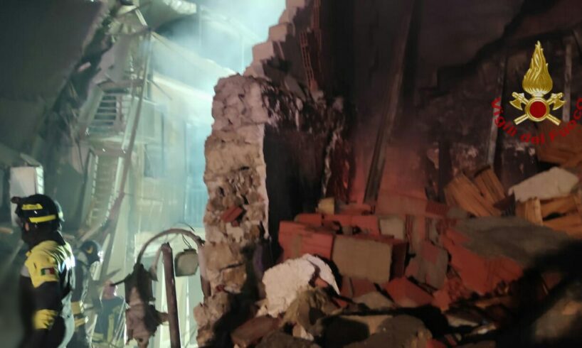 Ravanusa, fuga di gas provoca esplosione: crolla palazzina di 4 piani. Due morti e sette dispersi