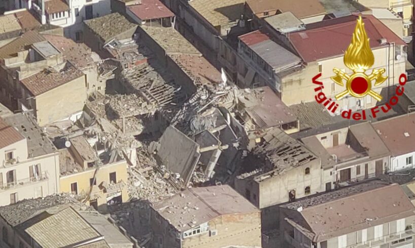 Ravanusa, sette morti accertati e due dispersi: si indaga per disastro colposo. Puzza di gas nei giorni prima dell’esplosione