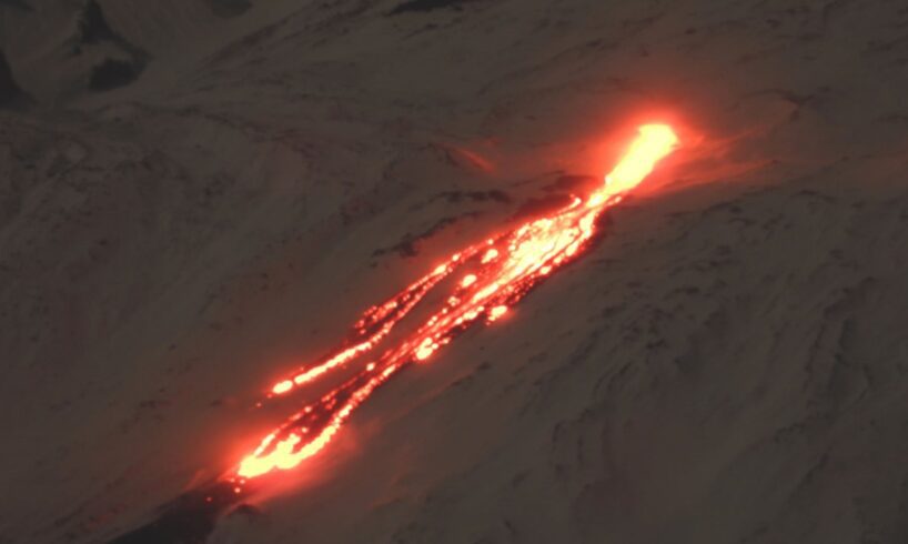 Etna, solo magma e niente attività esplosiva dalla nuova bocca effusiva: a quota 2100 mt