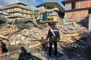 Adrano, demolito immobile abusivo in c.da Paricchia: due elevazioni di 175 mq