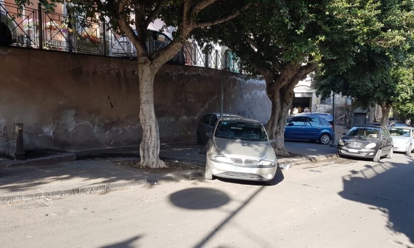 Paternò, coppia di 70enni travolta dalla propria auto: ferite non gravi. Probabile guasto al sistema frenante della vettura
