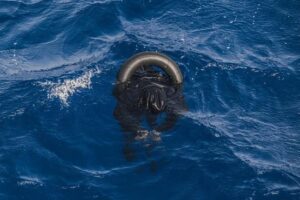Migranti, sbarchi a Lampedusa: barca si capovolge e muore donna. Il sindaco: “Tragedia che si poteva evitare”