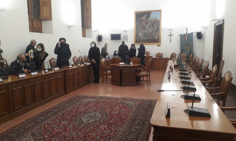 Paternò, a vuoto il Consiglio comunale: nella seduta di stasera basta la presenza di 8 consiglieri