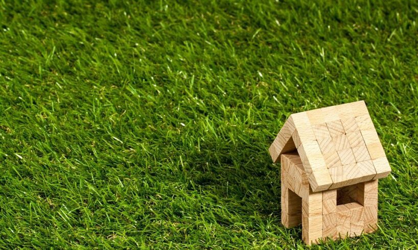 Abitare la natura, abitare l’arte: un recinto bucato tra noi e Dio