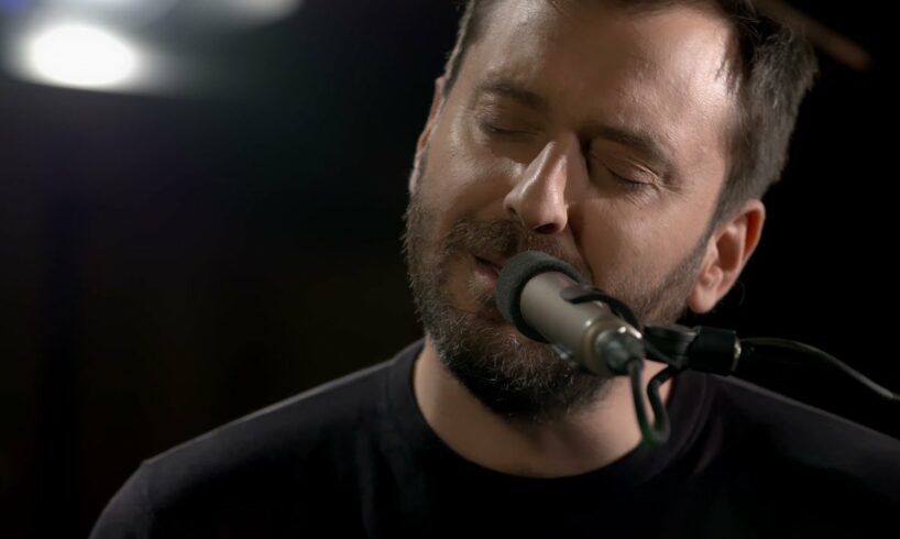 “Colibrì” per pianoforte e voce: suo YouTube la versione inedita di Cesare Cremonini (VIDEO)