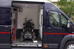 Catania, auto rubata davanti all’abitazione del presidente Musumeci: falso allarme bomba