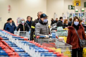 Covid, in Sicilia da oggi è obbligatoria la mascherina nei luoghi pubblici: dai 12 anni in poi