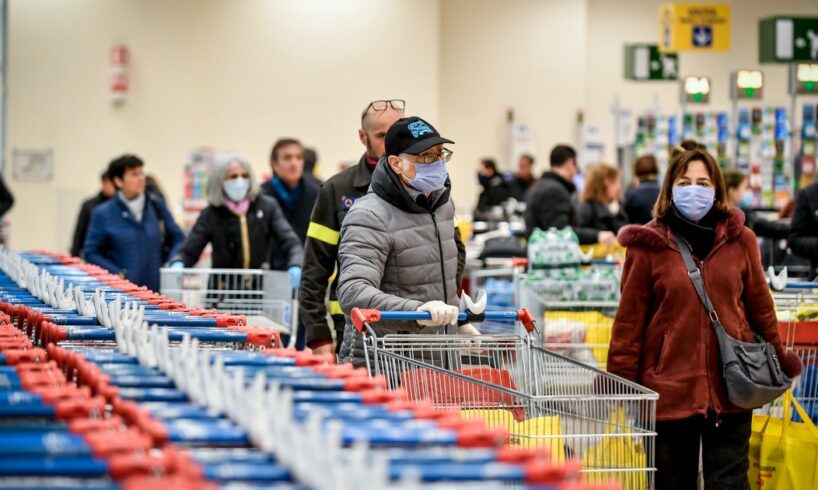 Covid, in Sicilia da oggi è obbligatoria la mascherina nei luoghi pubblici: dai 12 anni in poi