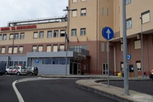 Biancavilla, muore di covid donna di 46 anni. Da domani Motta S. Anastasia in zona arancione