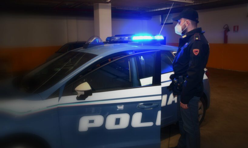 Adrano, servivano i clienti senza indossare la mascherina: sanzionati bar e chiosco-bar