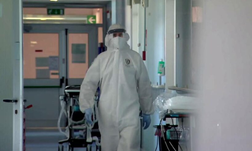 Covid, in Sicilia 3629 nuovi casi: ad Adrano muoiono due donne di 64 e 85 anni