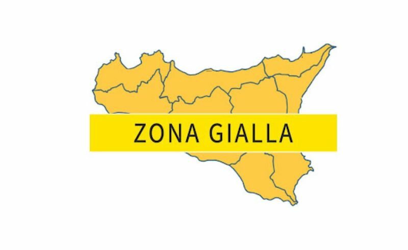 Covid, da oggi Sicilia in giallo: ma l’obbligo di mascherina all’aperto è già in vigore in tutta Italia