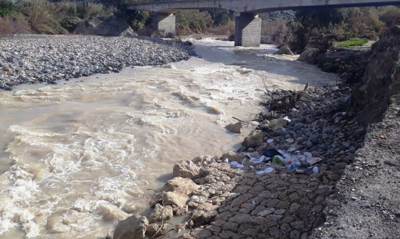 Paternò, sfregio al sito di Pietralunga vicino al fiume Simeto: ignoti lo hanno ricoperto di immondizia