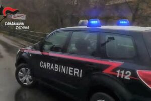 Maniace, ubriaco alla guida di un’auto: 25enne denunciato e patente ritirata