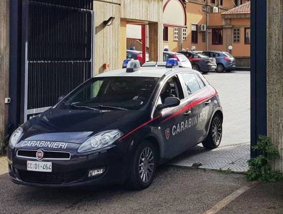 San Pietro Clarenza, botte e minacce alla moglie: 48enne arrestato in flagranza per maltrattamenti
