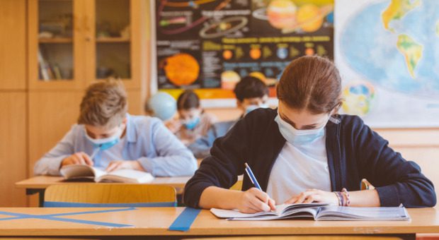 Covid, in Sicilia domani gli studenti tornano in aula. Lagalla: “Non ci sono condizioni per sospendere attività didattiche”