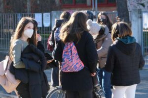Covid, a Modena ‘prof’ rifiuta di indossare Ffp2: gli studenti protestano e abbandonano l’aula
