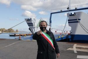 Messina, De Luca inizia lo sciopero della fame: “Viene a trovarmi Miccichè, pensavo ci fosse anche Musumeci”