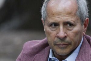 Covid, Crisanti: “Omicron può contribuire all’immunità di gregge”
