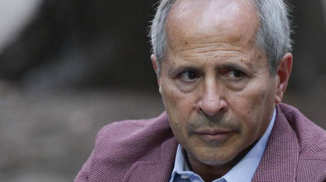 Covid, Crisanti: “Omicron può contribuire all’immunità di gregge”