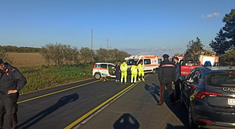 Mineo, scontro frontale tra due auto: muoiono un 42enne di Paternò e un 66enne di Acireale