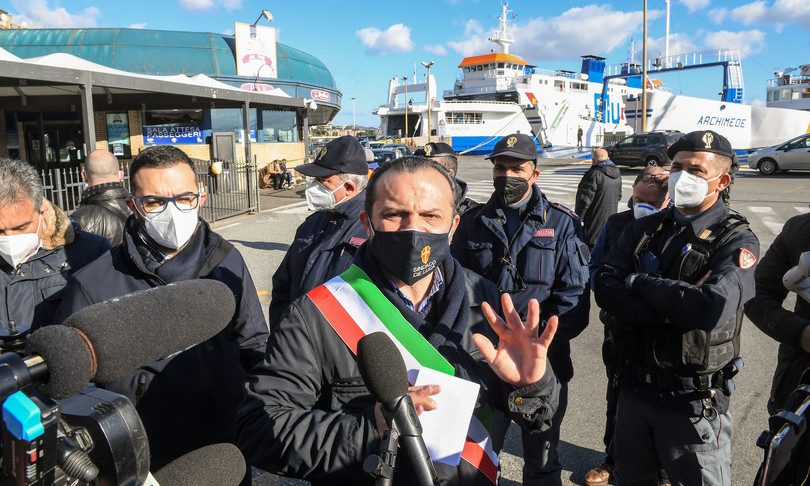 Messina, De Luca chiude la protesta agli imbarcaderi contro il super green pass: “Lo Stretto è stato liberato”