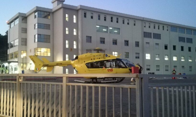 Siracusa, operaio di Randazzo cade da palo telefonico di 8 metri: è ricoverato in Rianimazione al ‘Cannizzaro’ di Catania