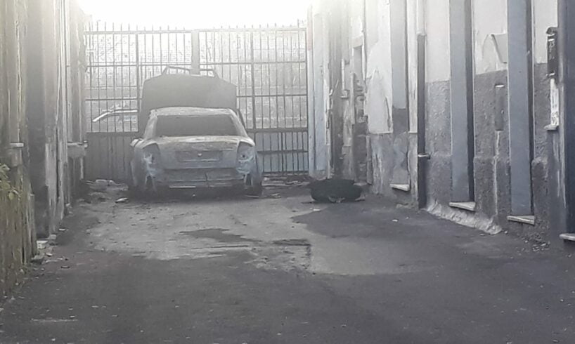 Paternò, auto incendiata in via Asmara: incerte le cause del rogo
