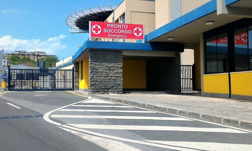 Catania, ruba auto al Pronto Soccorso del Policlinico: fa finta di accogliere il ferito e s’impossessa della vettura