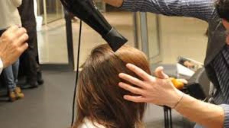 Adrano, sprovvisti di green pass i titolari di due saloni da parrucchiere: sanzionati. In regola i clienti
