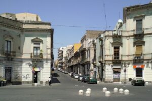 Paternò, aggredisce e minaccia la moglie che non vuole soddisfare le sue richieste intime: 44enne arrestato per maltrattamenti