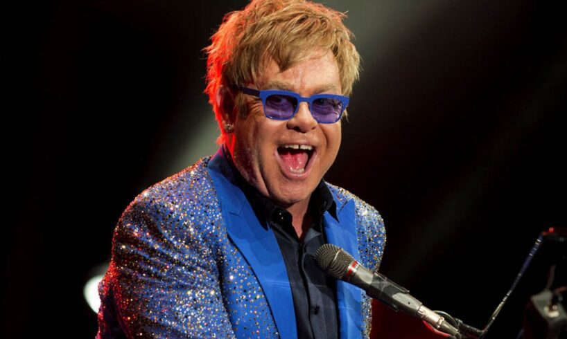 Elton John positivo al covid interrompe tour negli Usa: “Sintomi lievi, sono vaccinato”