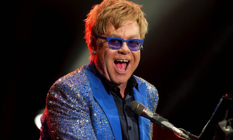 Elton John positivo al covid interrompe tour negli Usa: “Sintomi lievi, sono vaccinato”