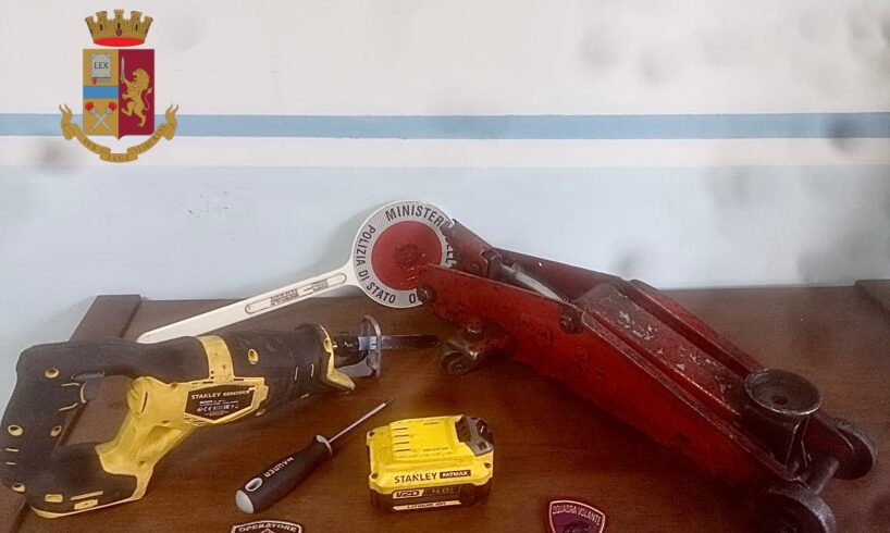 Catania, in via Bernini tenta il furto del catalizzatore in pieno giorno: arrestato ‘specialista’ di 32 anni