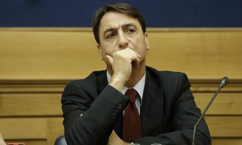 Catania, raid notturno nella segreteria di Fava: solidarietà bipartisan al presidente dell’Antimafia regionale