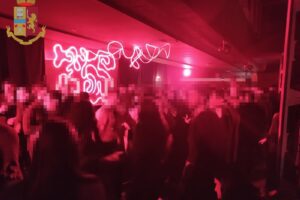Catania, discoteca aperta e assembramento ‘danzante’: sanzioni e chiusura per 5 giorni