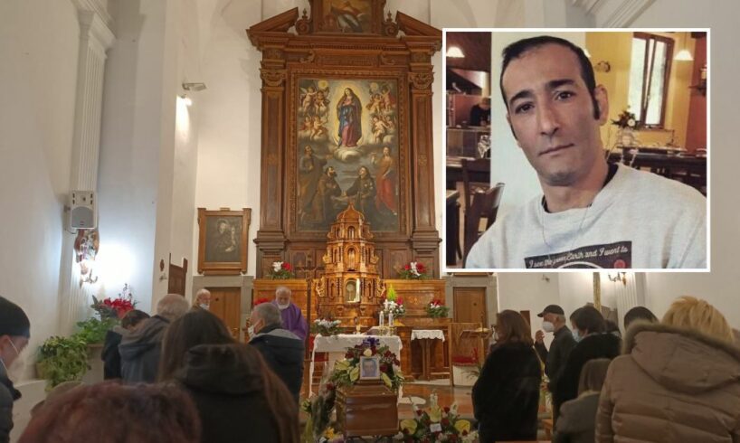 Adrano, addio Pallina: lacrime e musica per l’ultimo ‘set’ del dj Nicola 'Vox' Garofalo (VIDEO)