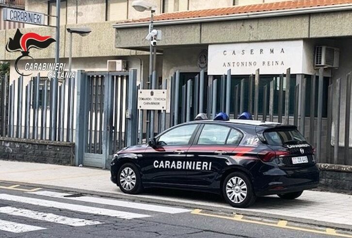 Mascalucia, 21enne aggredisce la madre per avere i soldi: giudice lo ‘allontana’ da casa