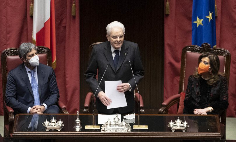 Quirinale, standing ovation per Mattarella al suo secondo mandato: applausi da destra e sinistra