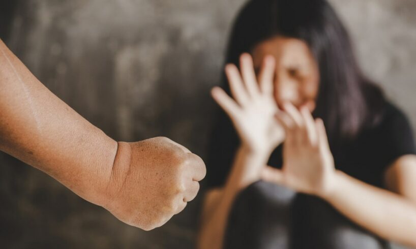 Acireale, minacce e aggressioni all’ex moglie: lasciato perché la tradiva