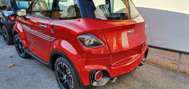 Catania, forza le portiere di 5 minicar e ruba monetine ed effetti personali: 28enne ai domiciliari