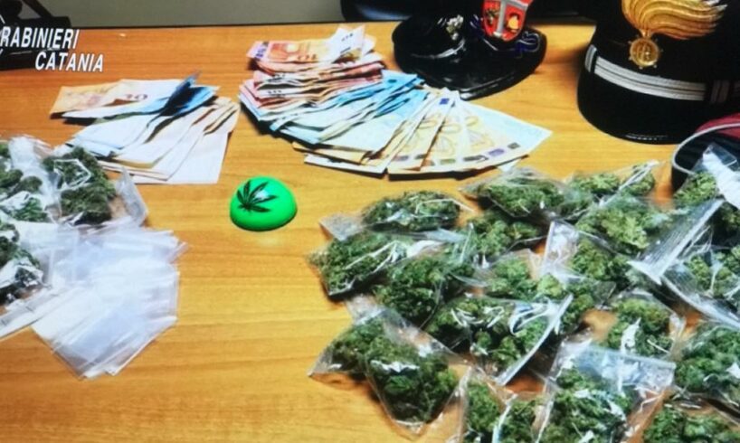 Catania, i due cugini della droga garantivano il servizio ‘porta a porta’: 13 persone arrestate (VIDEO)