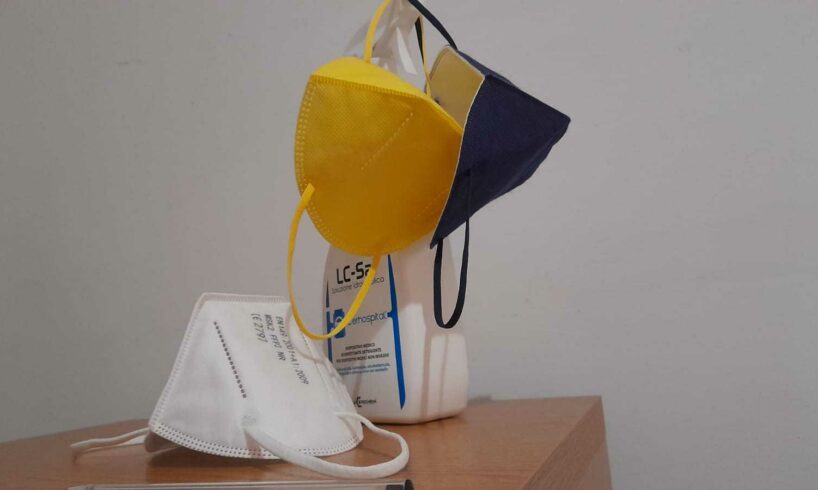 Covid, via le mascherine da venerdì. Speranza: “Segnali incoraggianti grazie a campagna vaccinale”