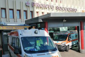 Catania, 35enne tenta di rubare un’ambulanza del ‘Cannizzaro’: fermato e denunciato