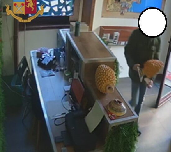 Catania, autore di tre furti individuato grazie a immagini di videosorveglianza: denunciato pluripregiudicato di 44 anni